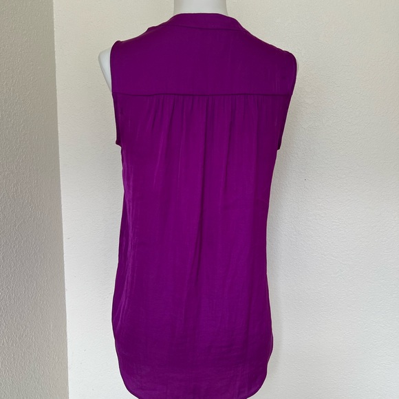 Vince Camuto flowing tank. Xs - Picture 3 of 3